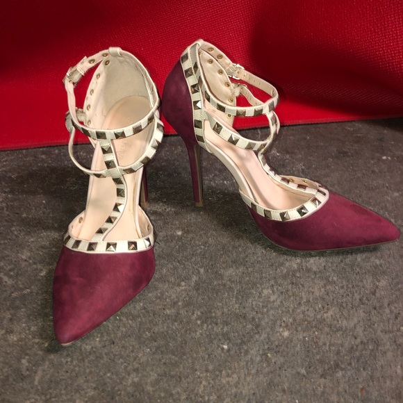 Heels - Picture 2 of 2